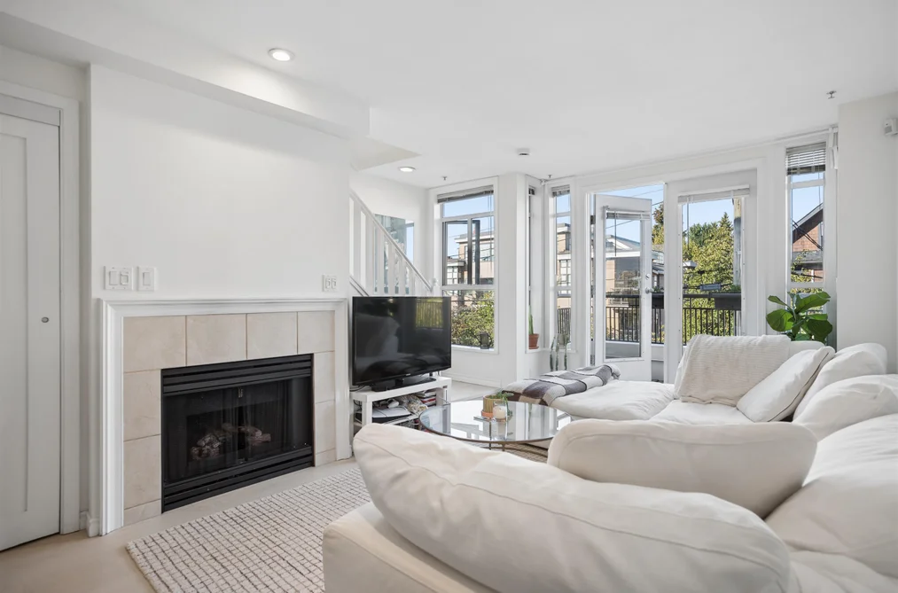 Townhouse for sale at 203 2190 W 5th Avenue Vancouver British Columbia - MLS: R3167974