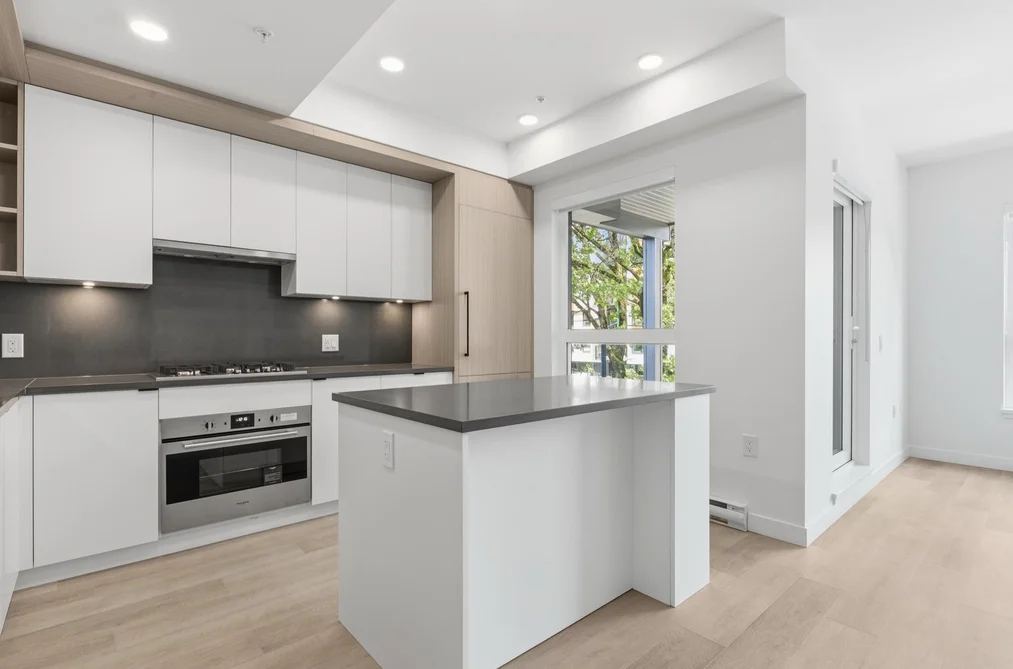 Condo for sale at 203 2268 E Broadway Vancouver British Columbia - MLS: R3153539