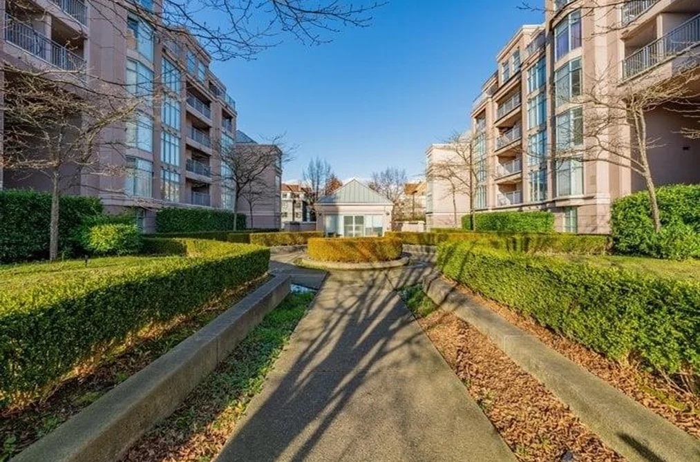 Condo for sale at 203 2468 E Broadway Vancouver British Columbia - MLS: R3153340