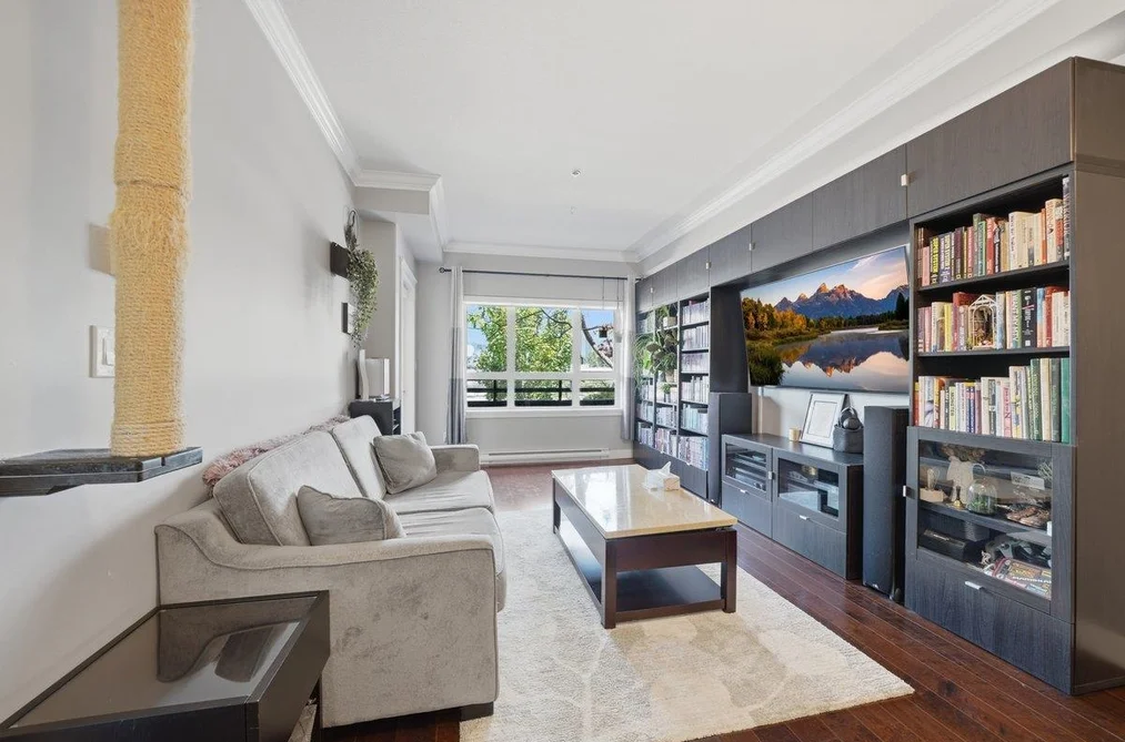 Condo for sale at 203 2664 Kingsway Avenue Port Coquitlam British Columbia - MLS: R3145448