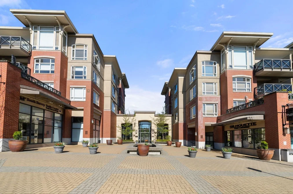 Condo for sale at 203 2970 King George Boulevard Surrey British Columbia - MLS: R3109455