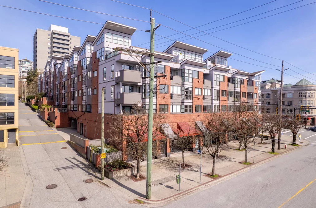 Condo for sale at 203 305 Lonsdale Avenue North Vancouver British Columbia - MLS: R3122568