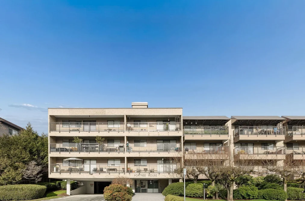 Condo for sale at 203 330 E 1st Street North Vancouver British Columbia - MLS: R3092002