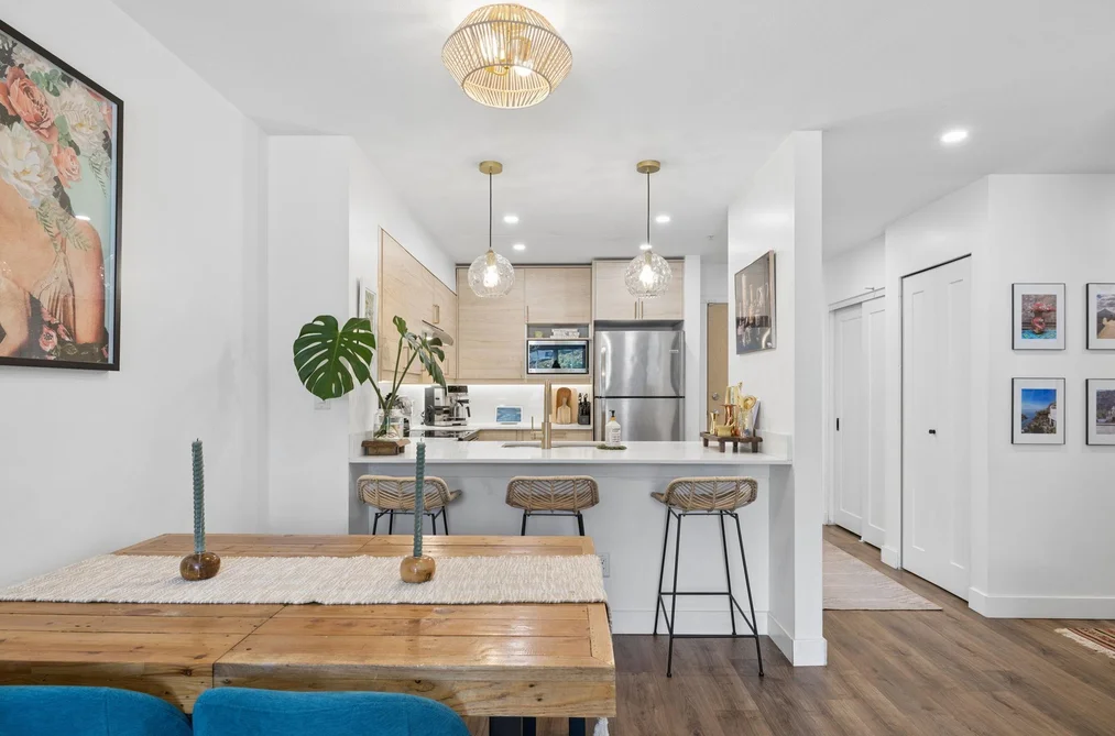 Condo for sale at 203 38 Seventh Avenue New Westminster British Columbia - MLS: R3162099