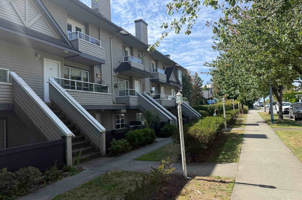 Townhouse for sale at 203 3938 Albert Street Burnaby British Columbia - MLS: R3163221