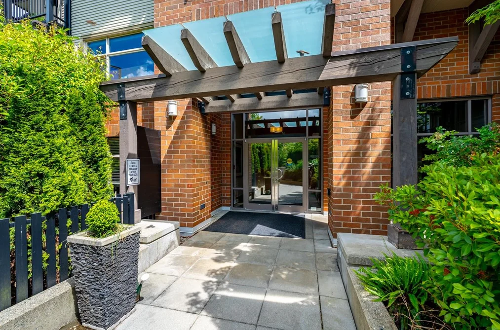 Condo for sale at 203 400 Klahanie Drive Port Moody British Columbia - MLS: R3127101