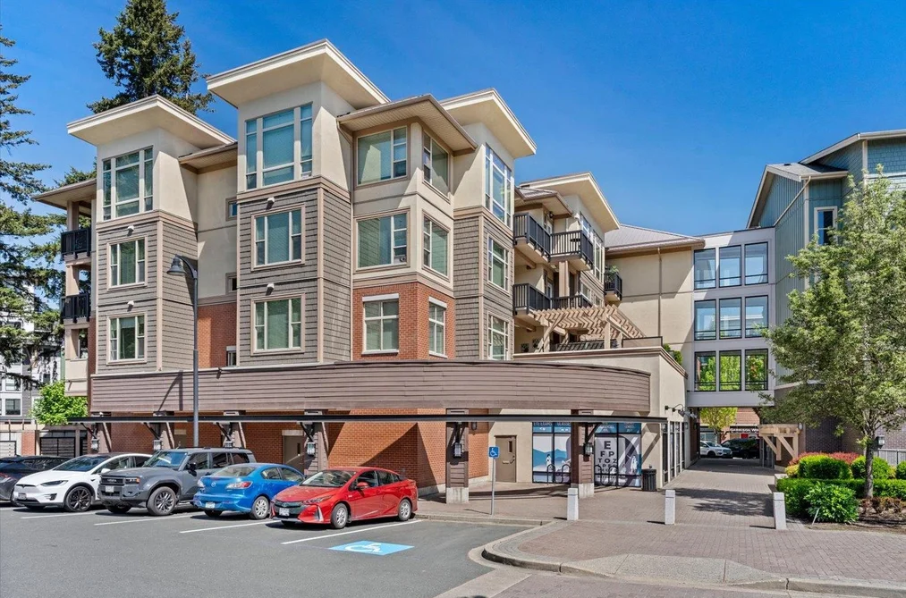 Condo for sale at 203 45530 Market Way Chilliwack British Columbia - MLS: R3130878