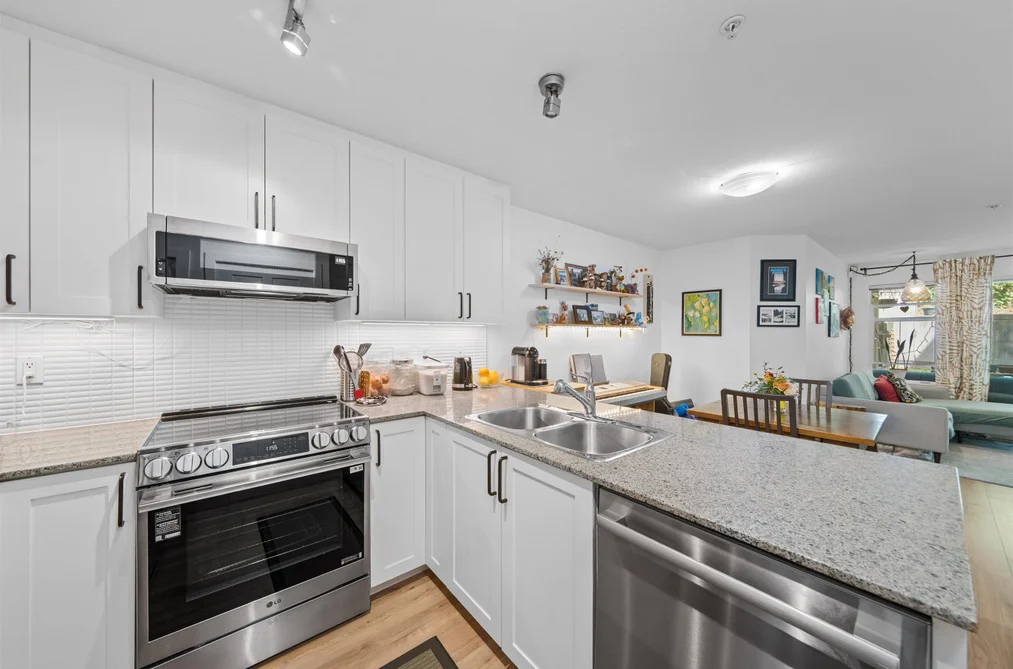 Condo for sale at 203 4833 Brentwood Drive Burnaby British Columbia - MLS: R3130984