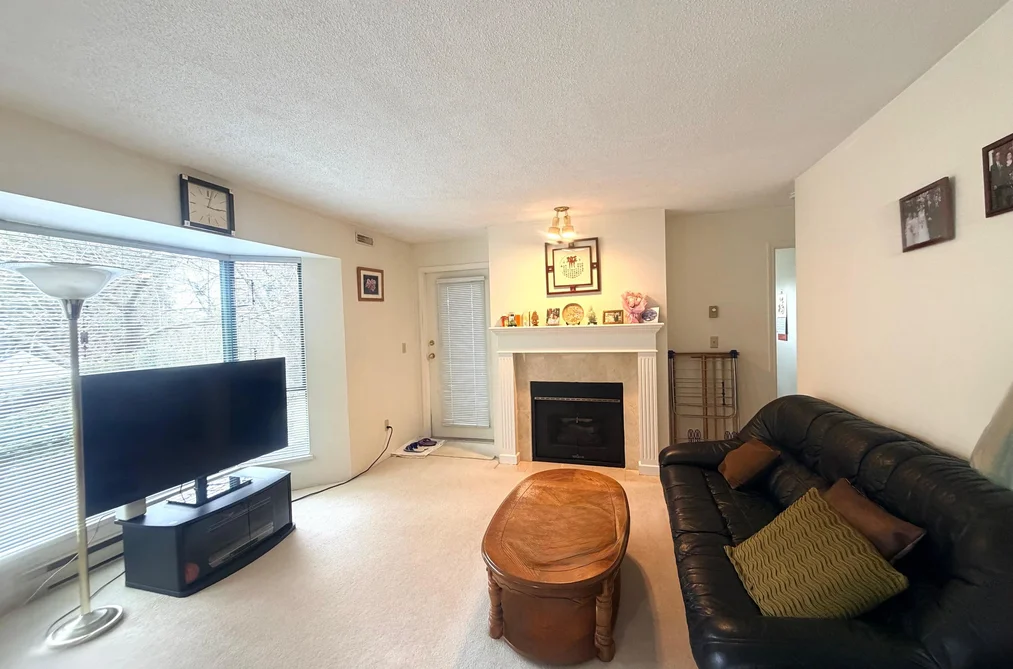 Condo for sale at 203 5250 Victory Street Burnaby British Columbia - MLS: R3096015