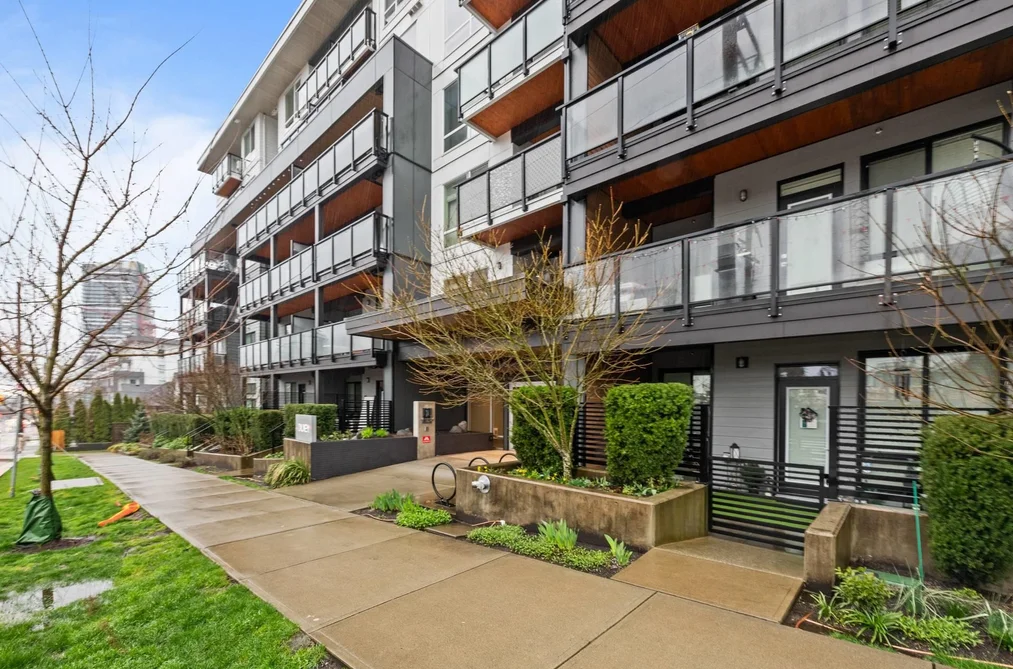 Condo for sale at 203 707 Como Lake Avenue Coquitlam British Columbia - MLS: R3099967