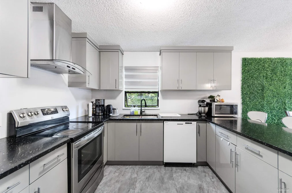 203 7131 133A STREET, Surrey BC V2W 8A1, Surrey BC — Residential for Sale - Photo 2