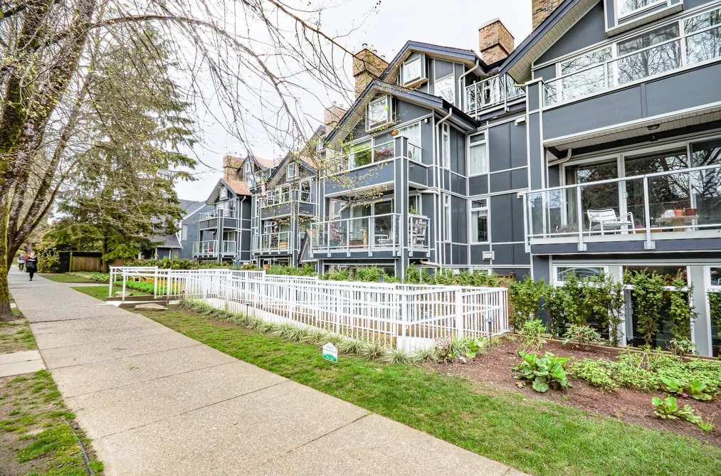 Condo for sale at 203 865 W 15th Avenue Vancouver British Columbia - MLS: R3124061