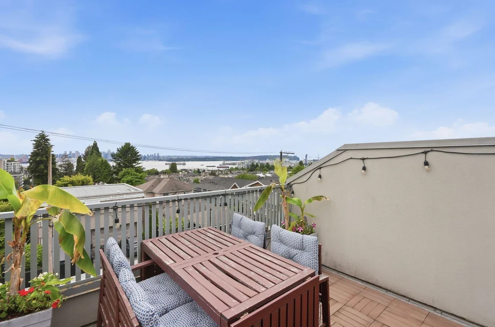 203 W 6TH STREET, North Vancouver BC V7M 1K7, North Vancouver BC — Residential for Sale - Photo 2