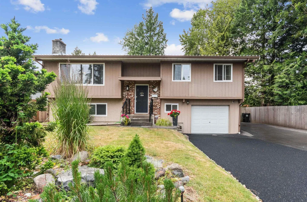 House for sale at 20327 44 Avenue Langley British Columbia - MLS: R3134666