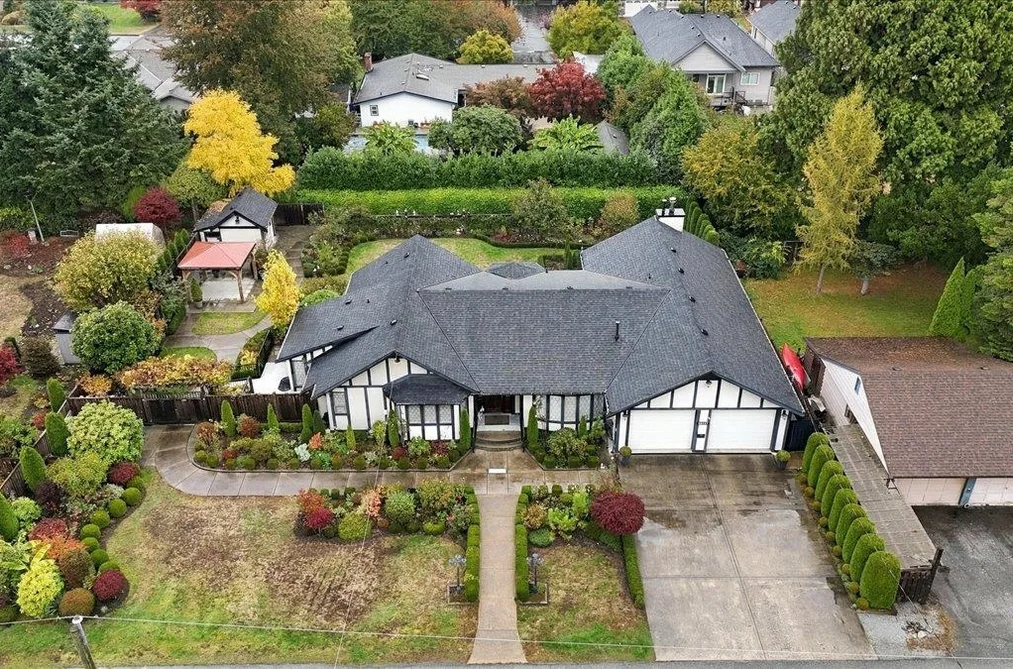 20327 Chatwin Avenue, Maple Ridge, BC - MLS: R3179488 - Photo 3 20327 Chatwin Avenue, Maple Ridge, BC - MLS: R3179488 - Photo 3