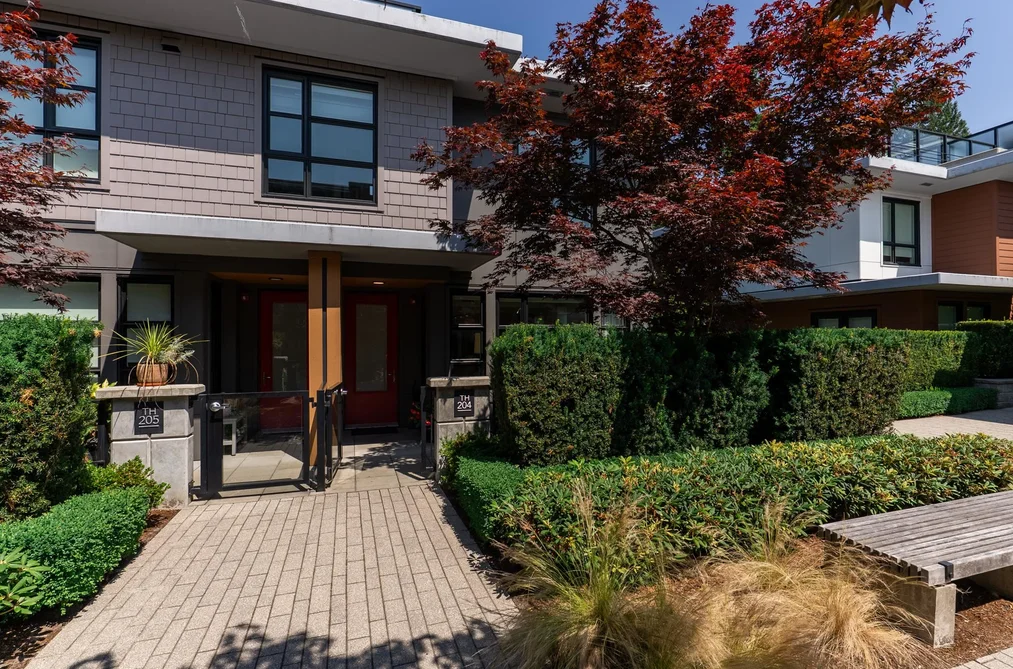 Townhouse for sale at 204 1055 Ridgewood Drive North Vancouver British Columbia - MLS: R3146967