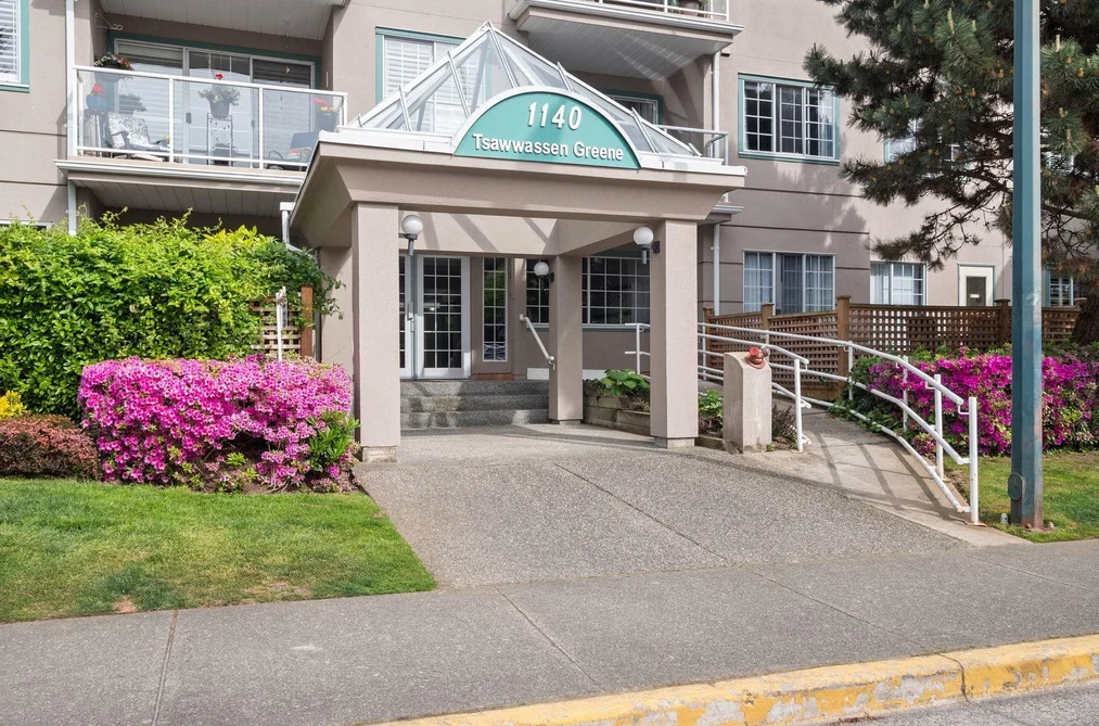 Condo for sale at 204 1140 55 Street Delta British Columbia - MLS: R3091035