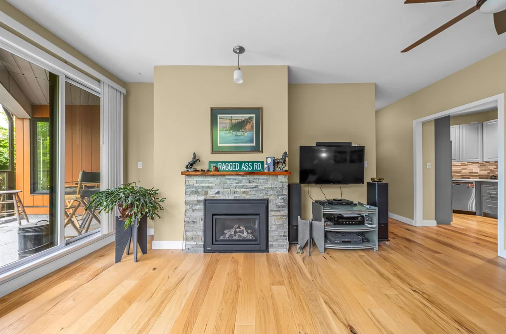 204 1150 QUAYSIDE DRIVE, New Westminster BC V3M 6E1, New Westminster BC — Residential for Sale - Photo 2