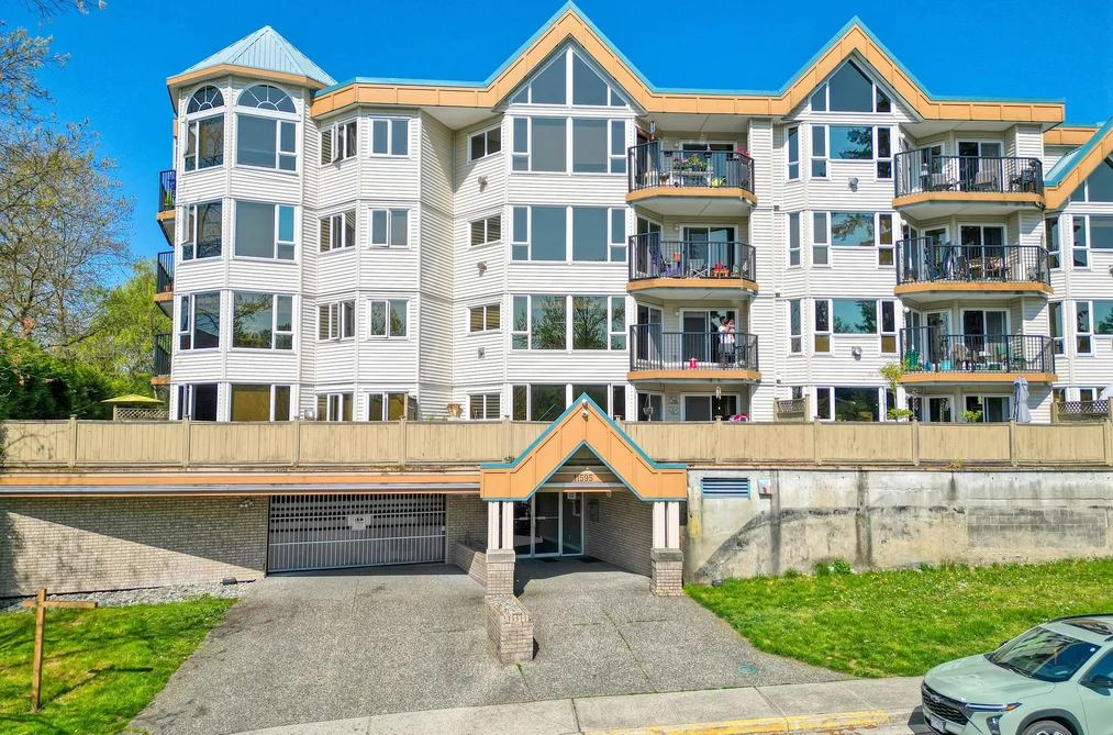 Condo for sale at 204 11595 Fraser Street Maple Ridge British Columbia - MLS: R3098236