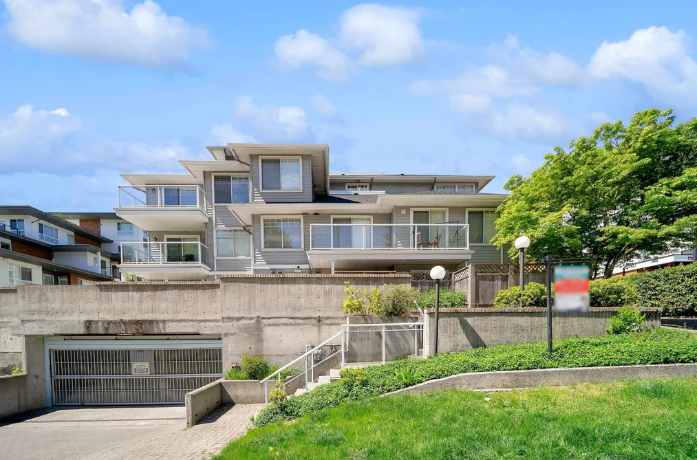 Condo for sale at 204 11671 Fraser Street Maple Ridge British Columbia - MLS: R3159775
