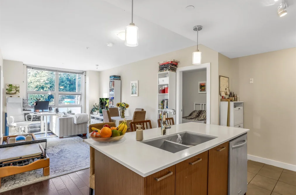 Condo for sale at 204 1177 Marine Drive North Vancouver British Columbia - MLS: R3125187