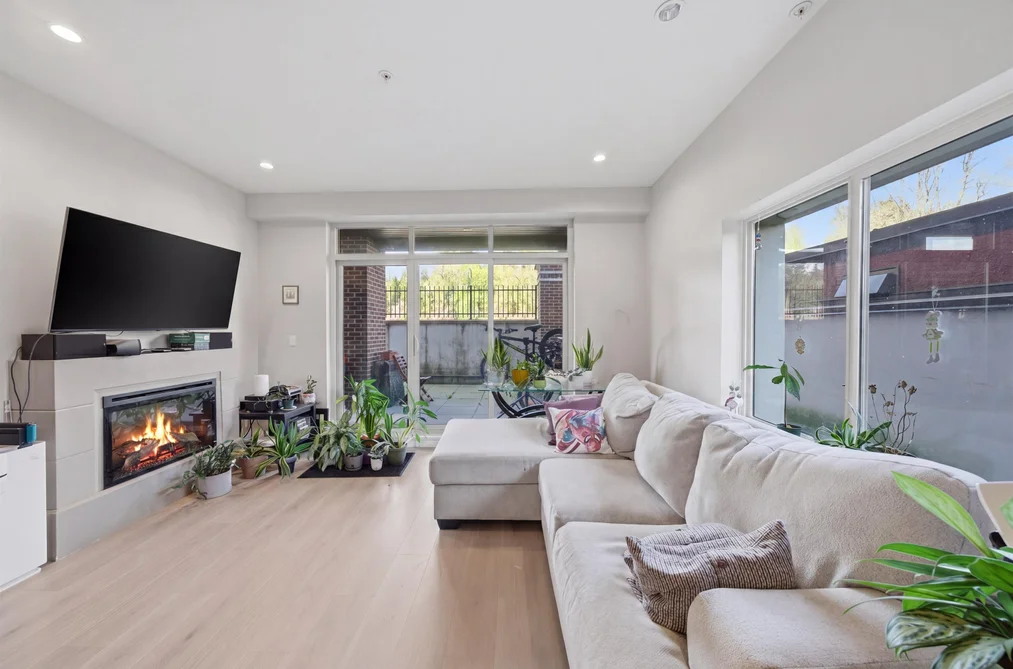 204 1273 MARINE DRIVE, North Vancouver BC V7P 1T3, North Vancouver BC — Residential for Sale - Photo 4
