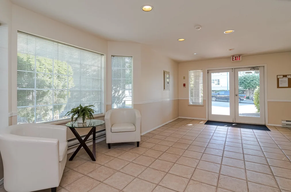204 1369 GEORGE STREET, White Rock BC V4B 4A1, White Rock BC — Residential for Sale - Photo 2