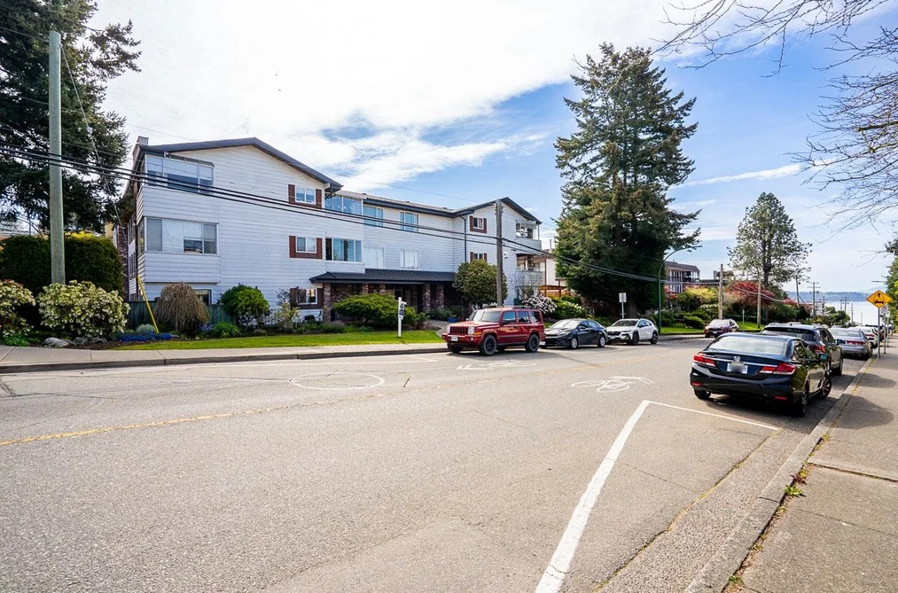 204 1390 MARTIN STREET, White Rock BC V4B 3W5, White Rock BC — Residential for Sale - Photo 2