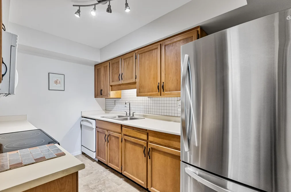 204 1458 BLACKWOOD STREET, White Rock BC V4B 3V4, White Rock BC — Residential for Sale - Photo 4