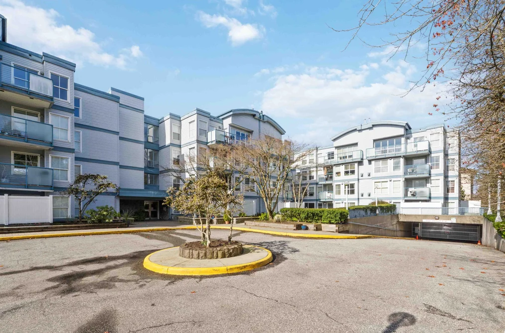 Condo for sale at 204 14885 100 Avenue Surrey British Columbia - MLS: R3098813