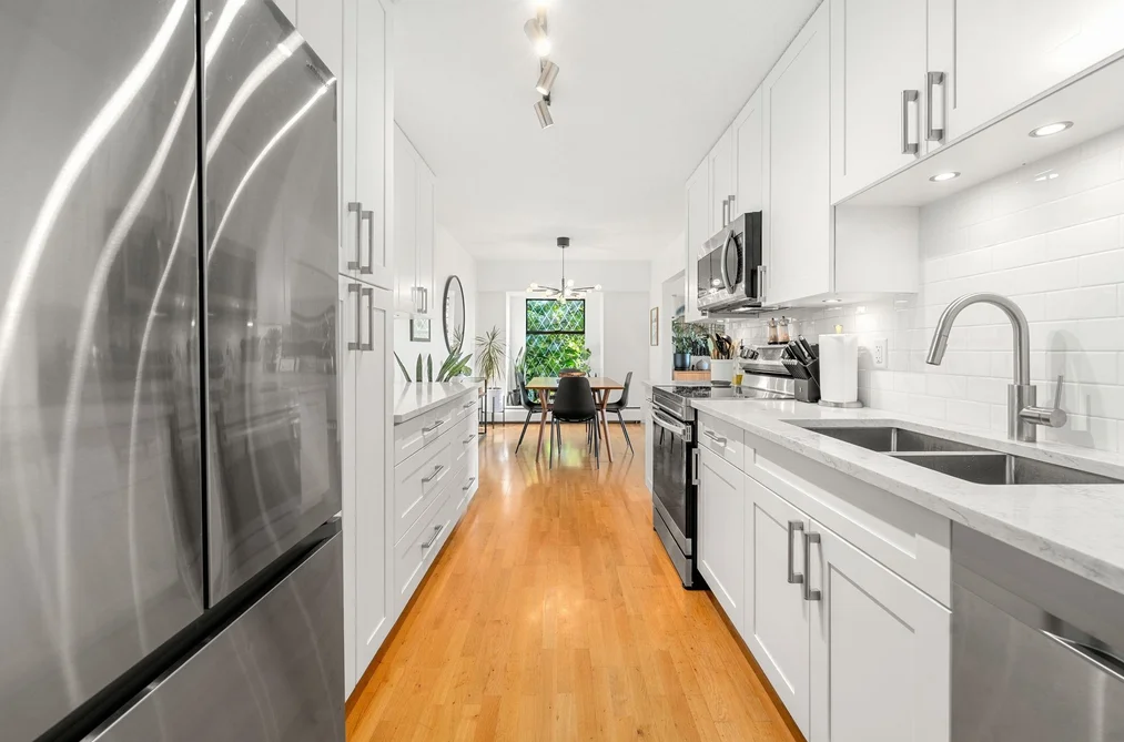 150 E 5th St Unit 204, North Vancouver, BC - MLS: R3172273