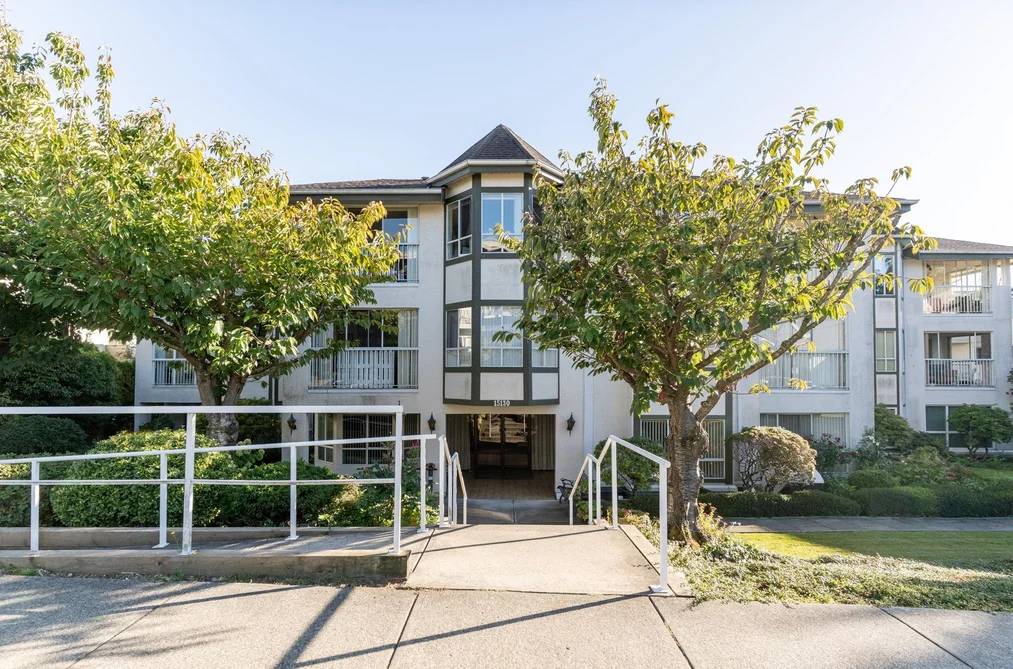Condo for sale at 204 15130 Roper Avenue White Rock British Columbia - MLS: R3124078