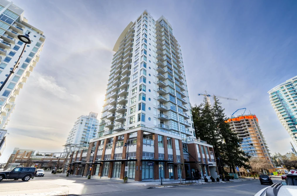 Condo for sale at 204 15152 Russell Avenue White Rock British Columbia - MLS: R3153508