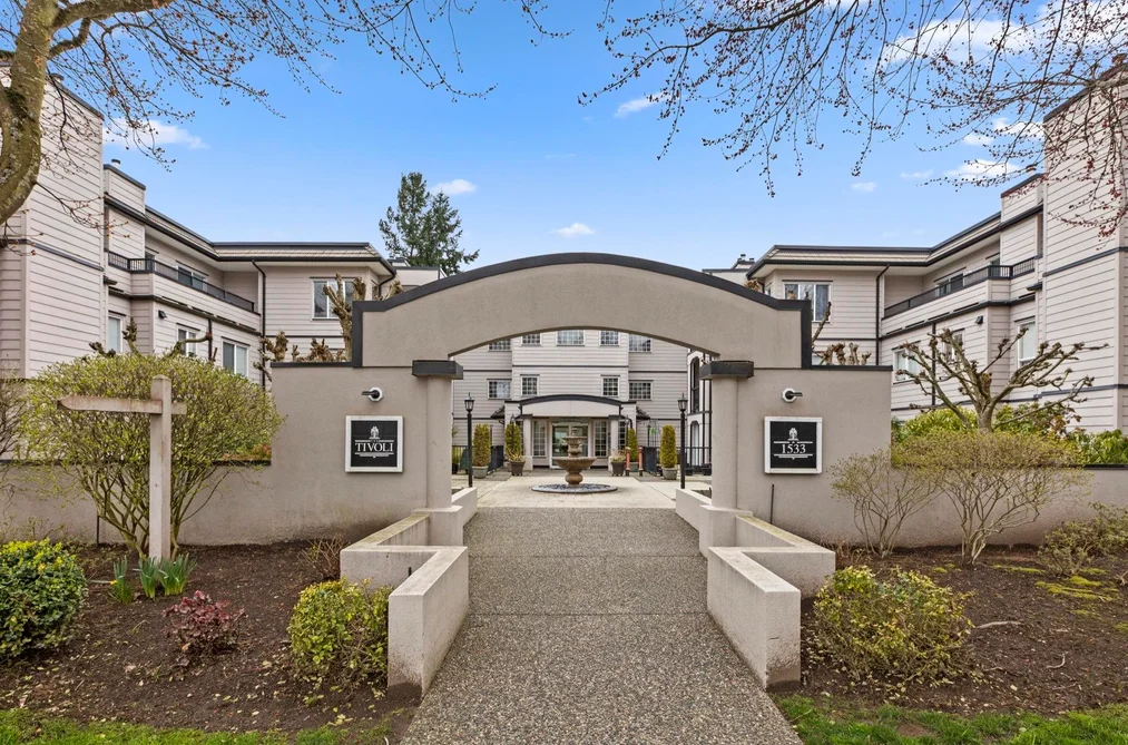 Condo for sale at 204 1533 Best Street White Rock British Columbia - MLS: R3118447