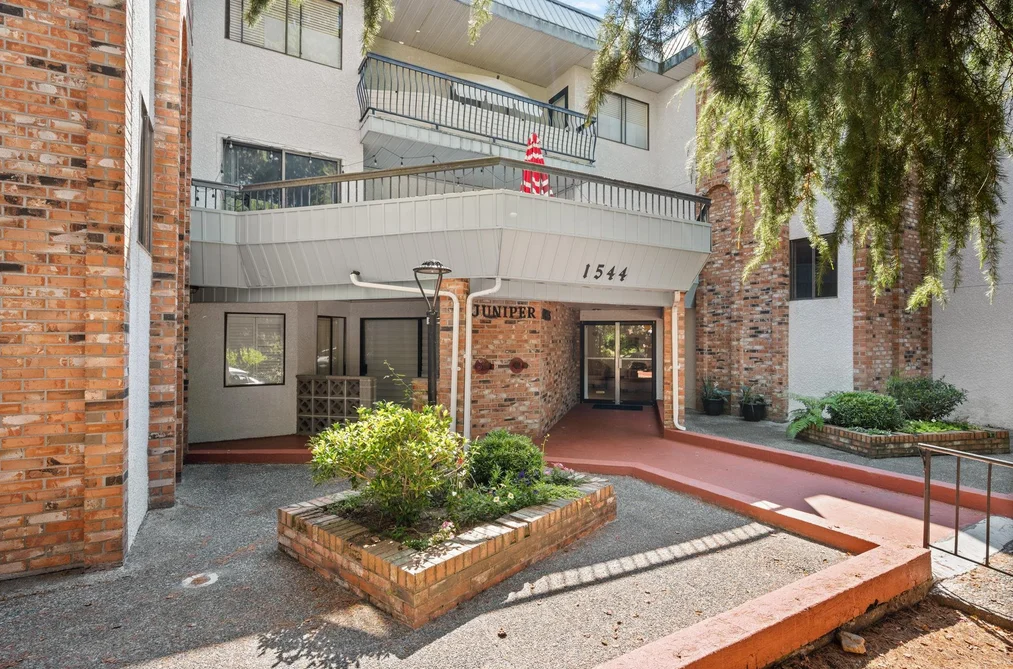 Condo for sale at 204 1544 Fir Street White Rock British Columbia - MLS: R3144611
