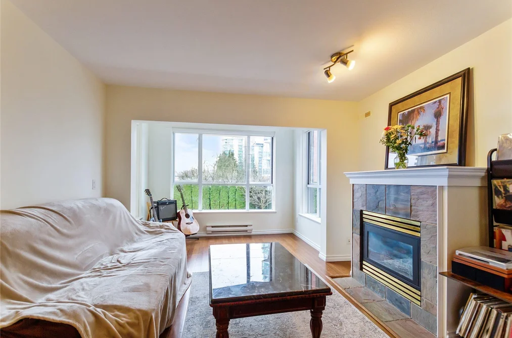 204 155 E 3RD STREET, North Vancouver BC V7L 1E5, North Vancouver BC — Residential for Sale - Photo 3