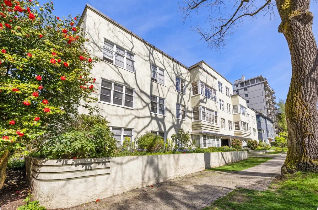 Condo for sale at 204 1565 Burnaby Street Vancouver British Columbia - MLS: R3106247