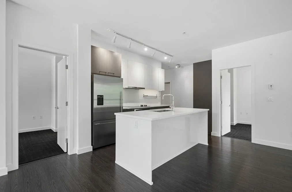 204 1621 HAMILTON AVENUE, North Vancouver BC V7P 0B6, North Vancouver BC — Residential for Sale - Photo 2