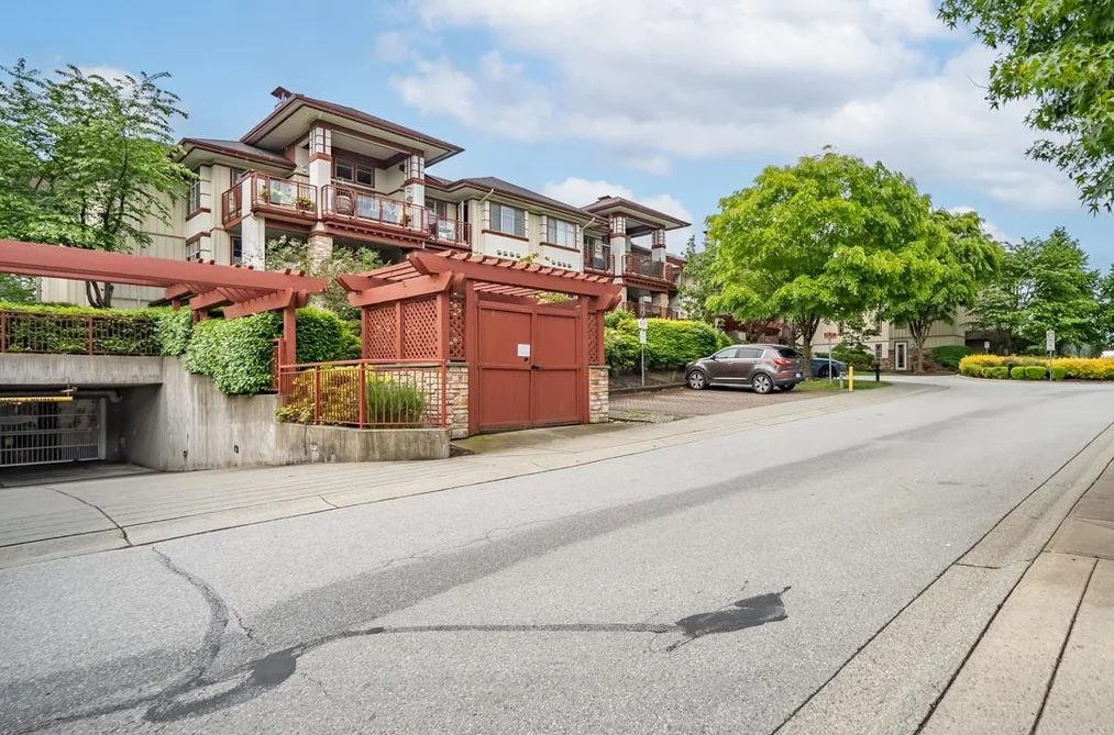 Condo for sale at 204 16421 64 Avenue Surrey British Columbia - MLS: R3068412