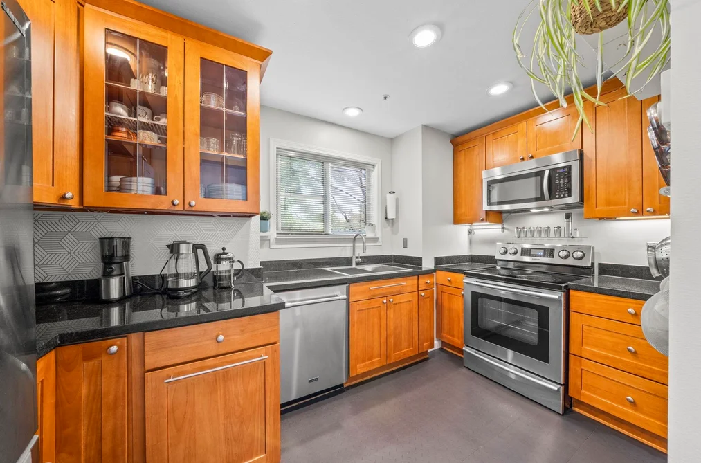 204 1883 E 10TH AVENUE, Vancouver BC V5N 1X8, Vancouver BC — Residential for Sale - Photo 2
