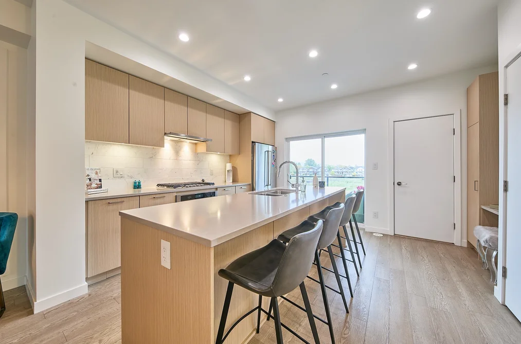 204 19451 SUTTON AVENUE, Pitt Meadows BC V3Y 0G6, Pitt Meadows BC — Residential for Sale - Photo 2