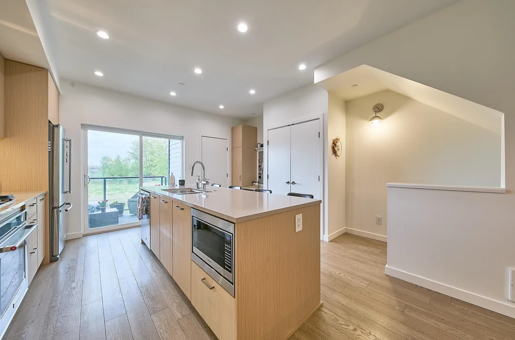 204 19451 SUTTON AVENUE, Pitt Meadows BC V3Y 0G6, Pitt Meadows BC — Residential for Sale - Photo 3