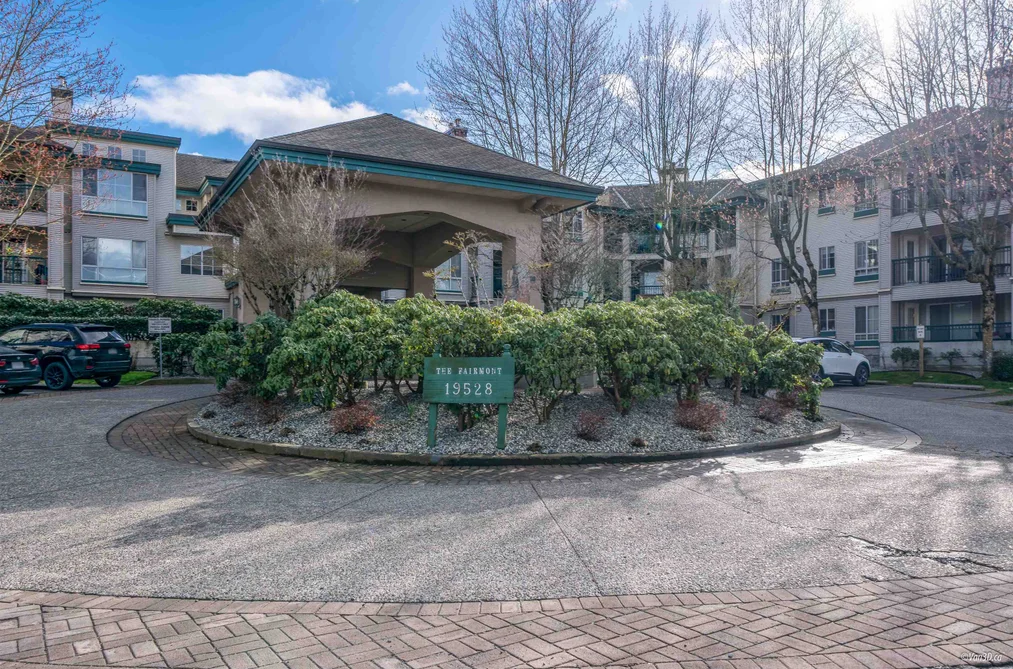 Condo for sale at 204 19528 Fraser Highway Surrey British Columbia - MLS: R3114055