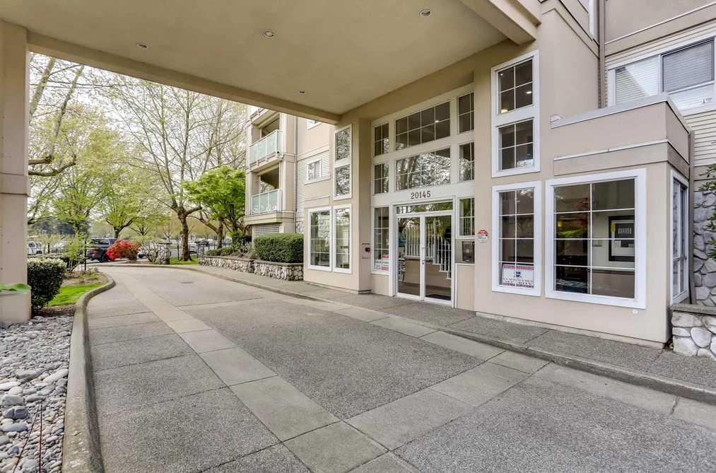 204 20145 55A AVENUE, Langley BC V3A 8L6, Langley BC — Residential for Sale - Photo 2