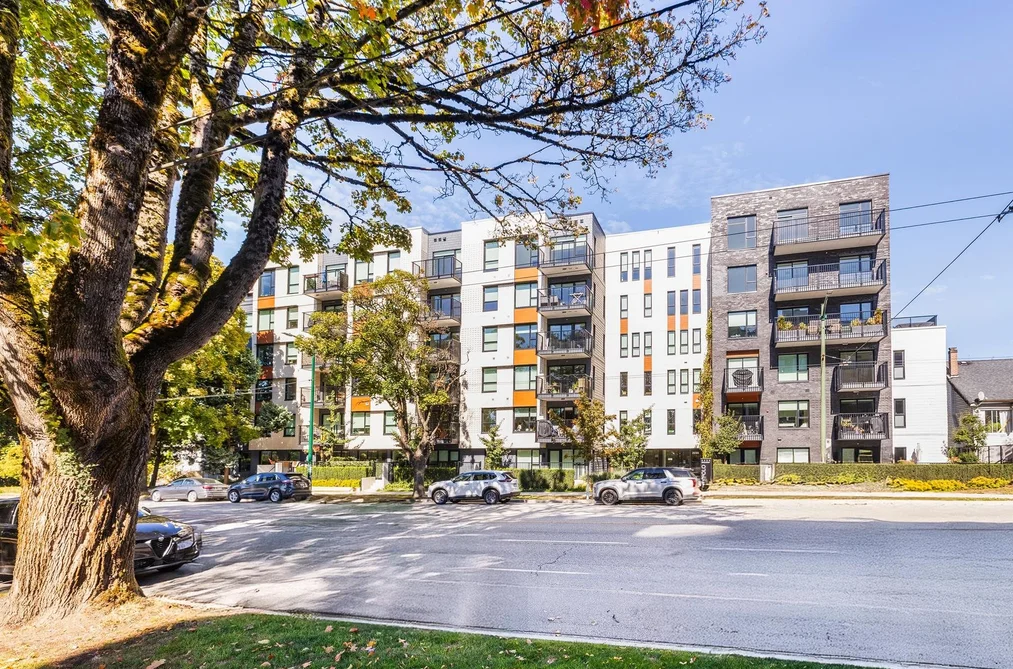 2235 E Broadway St Unit 204, Vancouver, BC - MLS: R3172674