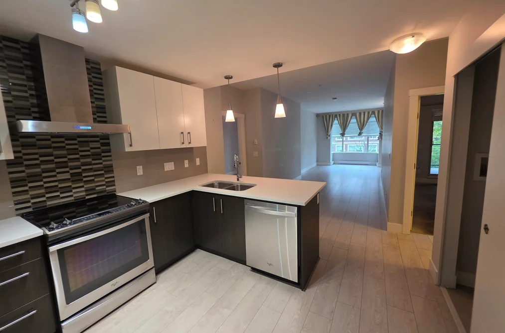 204 2460 KELLY AVENUE, Port Coquitlam BC V3C 1Y3, Port Coquitlam BC — Residential for Sale - Photo 2