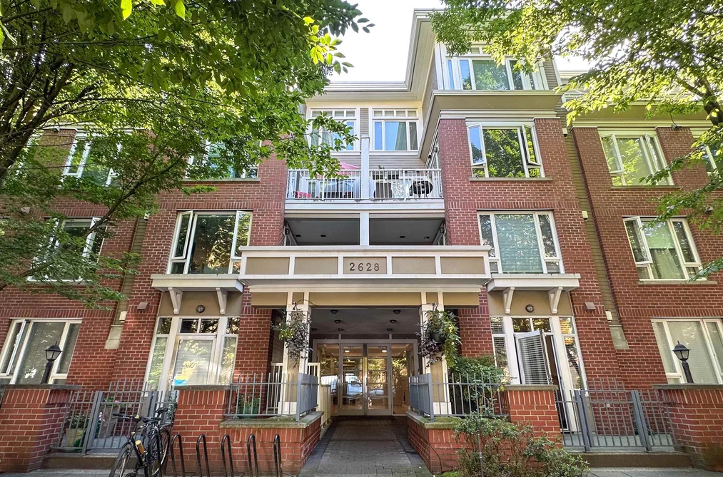 Condo for sale at 204 2628 Yew Street Vancouver British Columbia - MLS: R3107549