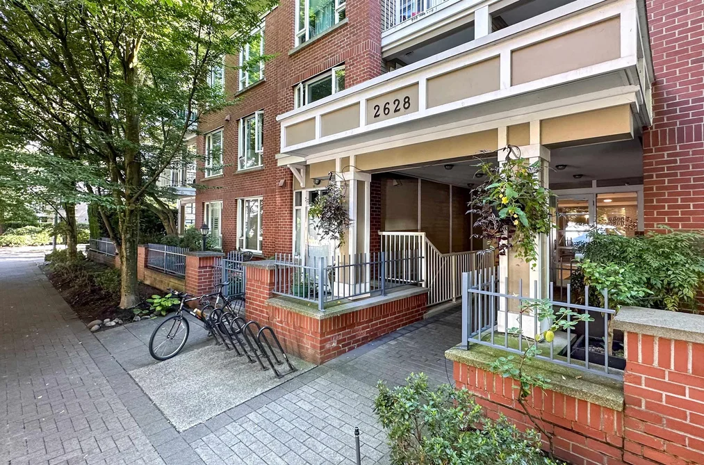 204 2628 YEW STREET, Vancouver BC V6K 4R4, Vancouver BC — Residential for Sale - Photo 2