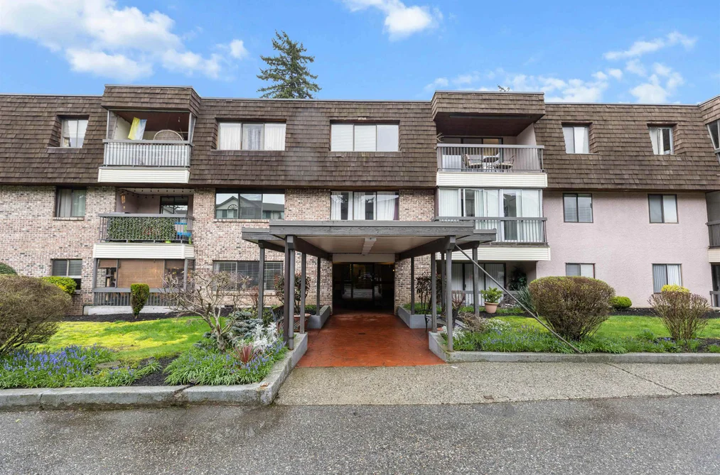 Condo for sale at 204 32175 Old Yale Road Abbotsford British Columbia - MLS: R3109215