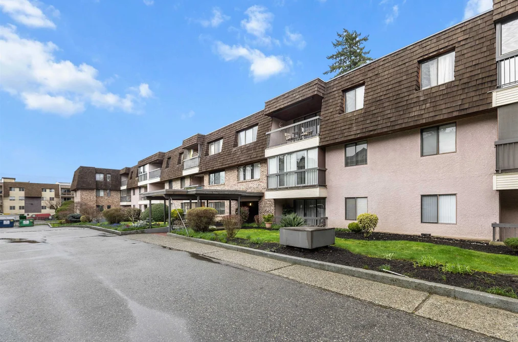 204 32175 OLD YALE ROAD, Abbotsford BC V2T 2C8, Abbotsford BC — Residential for Sale - Photo 2